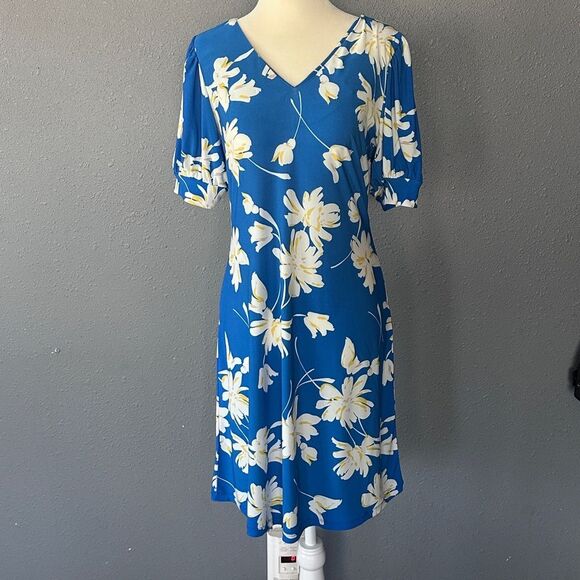 Tommy Hilfiger Dresses & Skirts - Tommy Hilfger Size 6 Floral Blue Dress